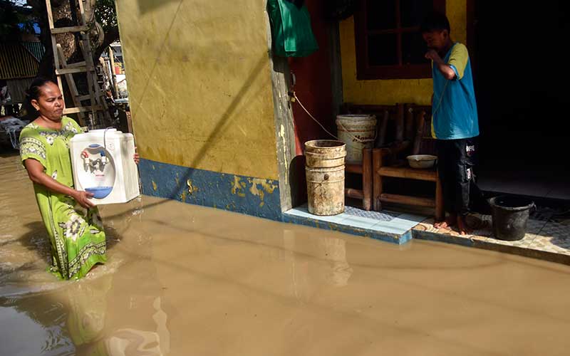 Puluhan Rumah Terendam Banjir Akibat Luapan Kali Bekasi