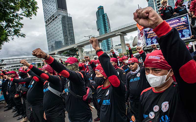 Tolak Penetapan UMP Pemerintah Buruh Geruduk Kantor Kementerian