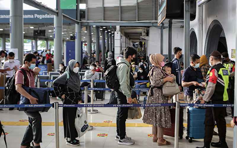 Stasiun Pasar Senen Mulai Dipadati Pemudik