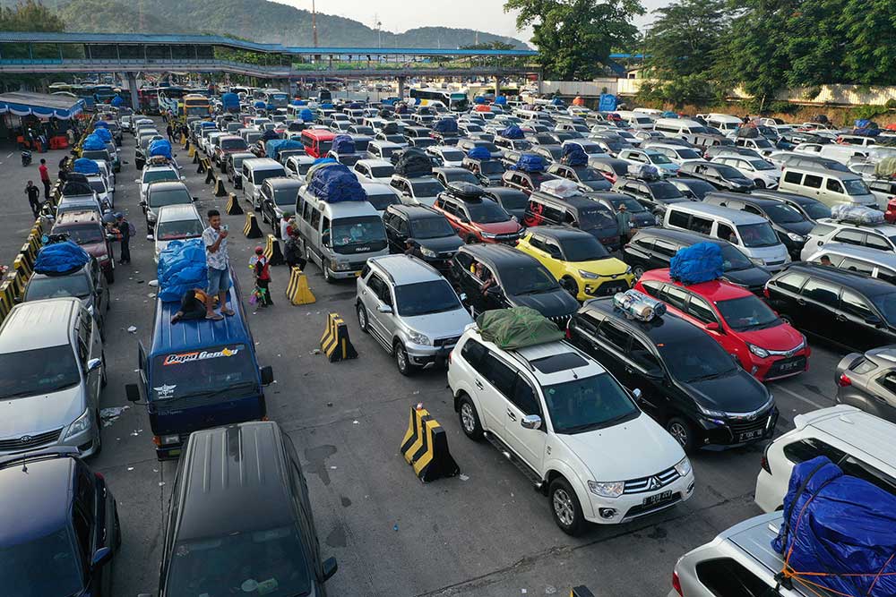 Inilah Antrean Mobil Di Pelabuhan Merak Saat Puncak Arus Mudik Lebaran