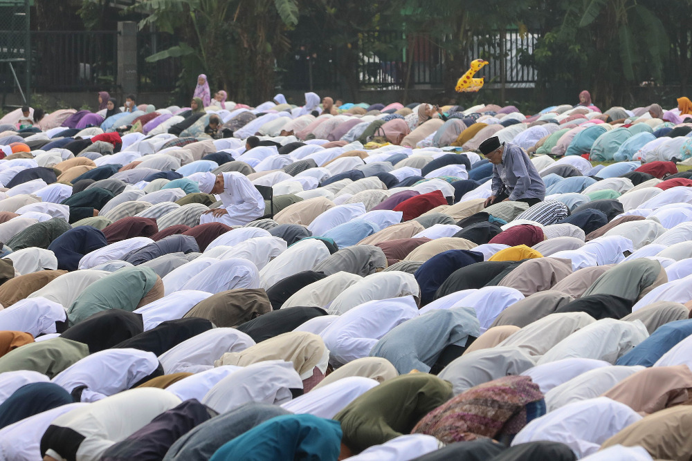 Warga Di Tangerang Gelar Salat Ied Di Lapangan Rempoa