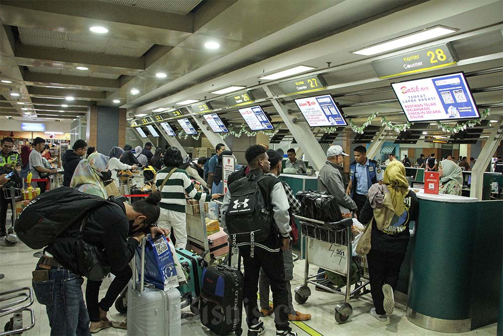 Arus Mudik Natal Di Bandara Sultan Hasanuddin