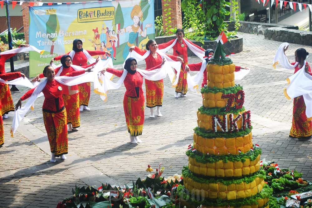 Bakul Budaya Gelar Tumpeng Raksasa Dan Tari Pemindahan Ibu Kota