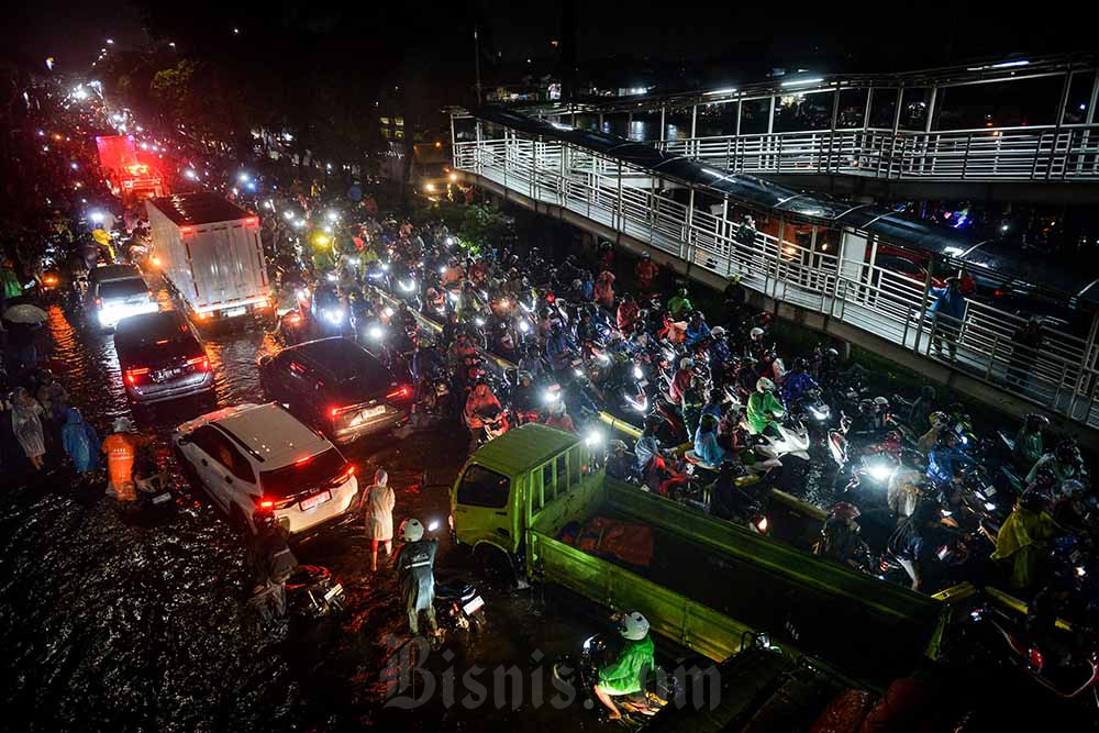 Hujan Seharian Banjir Rendam Sejumlah Wilayah Jakarta