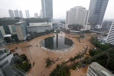 BISNIS INDONESIA: Ancaman Banjir: Jakarta Belum Aman