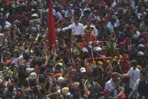 EDITORIAL BISNIS: Saatnya Menagih Janji Jokowi-JK