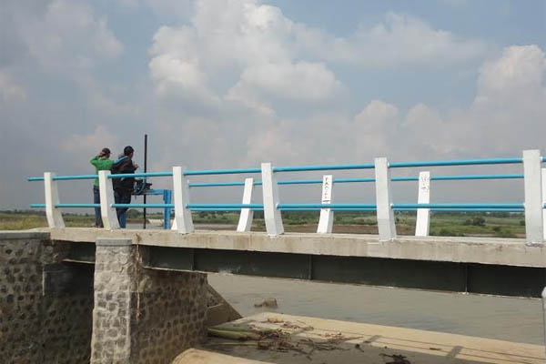 EMBUNG BUBURGADUNG: September Kelabu di Indramayu (Bagian Terakhir)