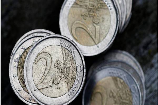 MATA UANG: Rencana ECB Tekan Euro