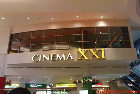 EKONOMI KREATIF : Bioskop Asing dan Film Lokal