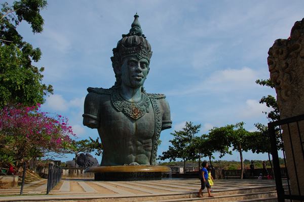 DAMPAK PROMOSI DIGITAL : Bali Tarik Turis Middle-Up
