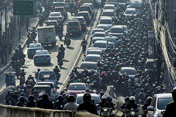 PENDAPATAN ASLI DAERAH JAKARTA : Realisasi Pajak Kendaraan Capai Rp5,19 Triliun