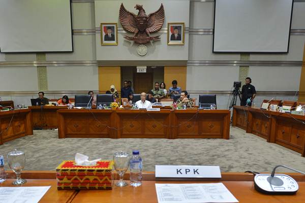 RAPAT DENGAR PENDAPAT : KPK Mangkir