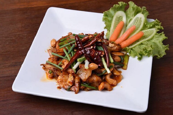 EAT : Asam-Asam Gurih Kuliner Thailand