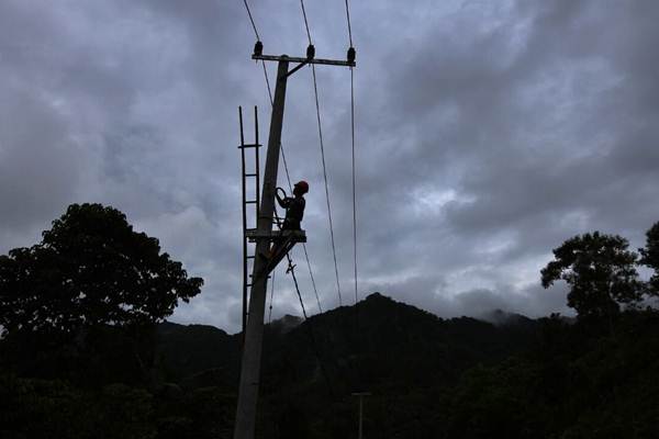 KOMPONEN BATU BARA : Tarif Dasar Listrik Berpotensi Naik