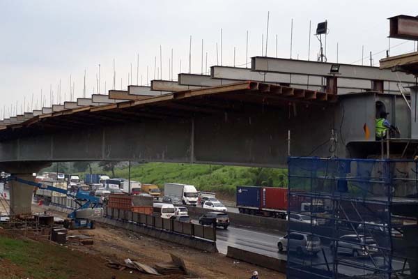 JALAN TOL JAKARTA-CIKAMPEK  : BPTJ Sarankan Truk Beroperasi Malam 