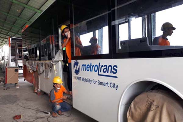 SEKTOR TRANSPORTASI : Transjakarta Pilih Bodi Bus Aluminium