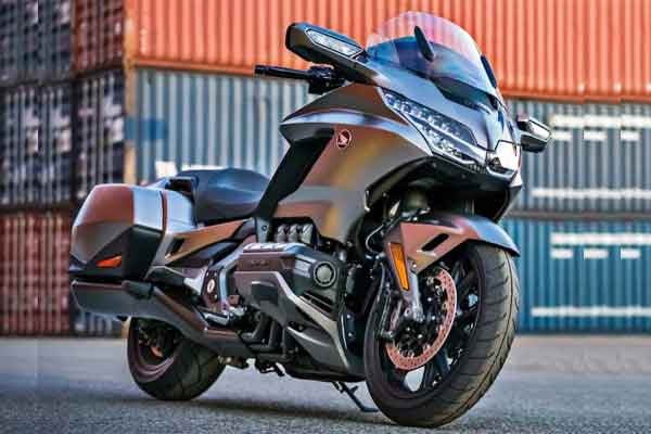 MOTOR GEDE  : AHM Pasarkan Gold Wing Seharga Rp1 Miliar 