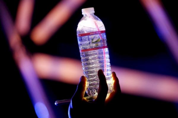 PEMBAHASAN RUU SDA : Aturan Air Minum Kemasan Simpang-Siur