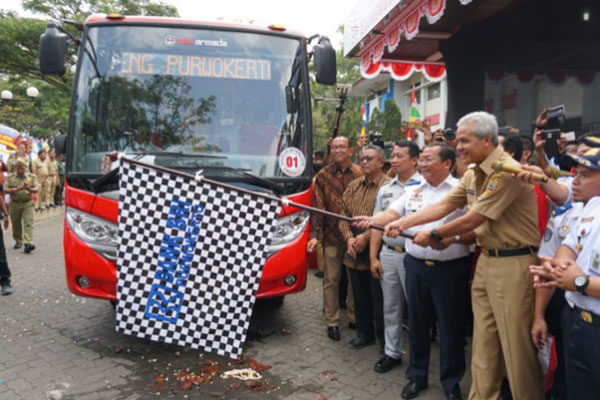 ANGKUTAN MASSAL BERBASIS BUS: 11 Kota Besar Sudah Operasikan Bus Rapid Transit