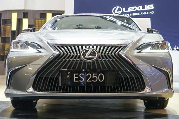 MODEL BARU DI GIIAS 2019 : Lexus ES 250 Memperkuat Eksistensi