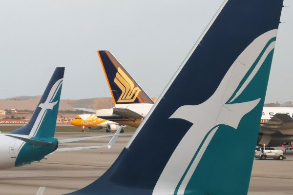 ANGKUTAN UDARA : Airline Pilih Tangguhkan Penerbangan
