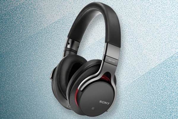 PELANTANG TELINGA :  Sony WH-1000XM4 Andalkan Fitur Peredam Kebisingan