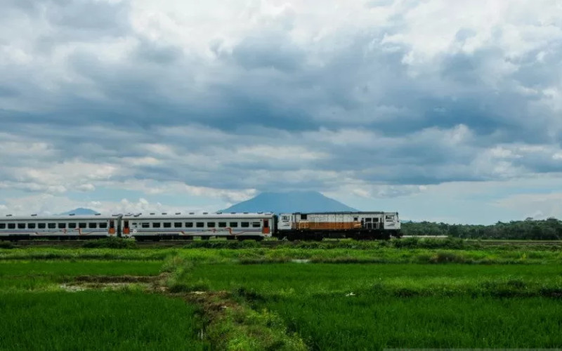 LAYANAN PERKERETAAPIAN : PT KAI Usul Lagi Subsidi KA Bandara