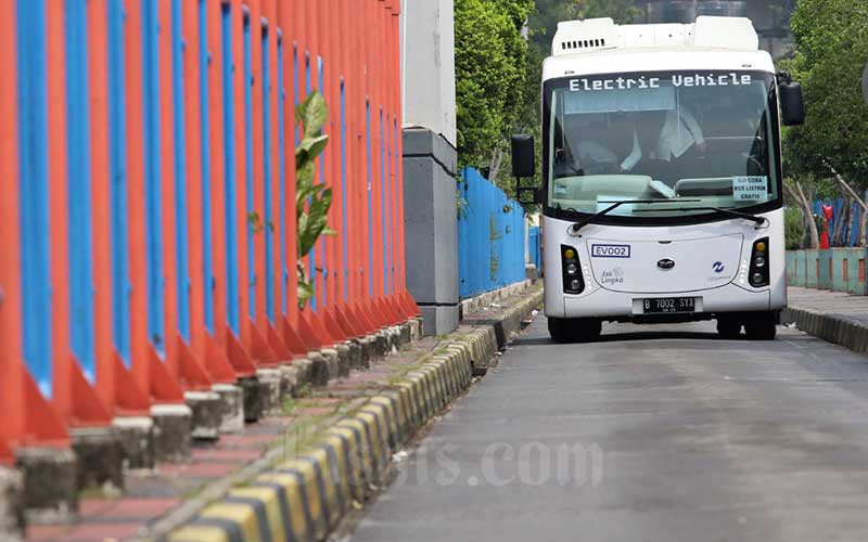 SUARA PEMBACA : Andalkan Angkutan Massal