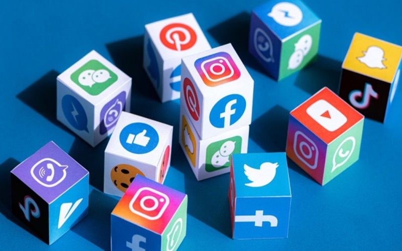 SPEKTRUM : Cinta di Media Sosial