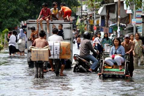 PENURUNAN MUKA TANAH JAKARTA : Peraturan Air Tanah Tak Berubah 