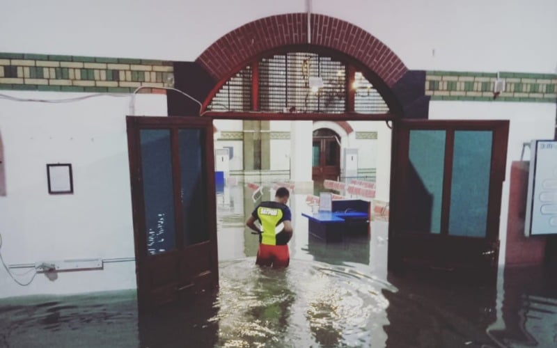 REAKTIVASI JALUR KA TAWANG—TANJUNG EMAS : Pembebasan Lahan dan Banjir Rob Menjadi Tantangan