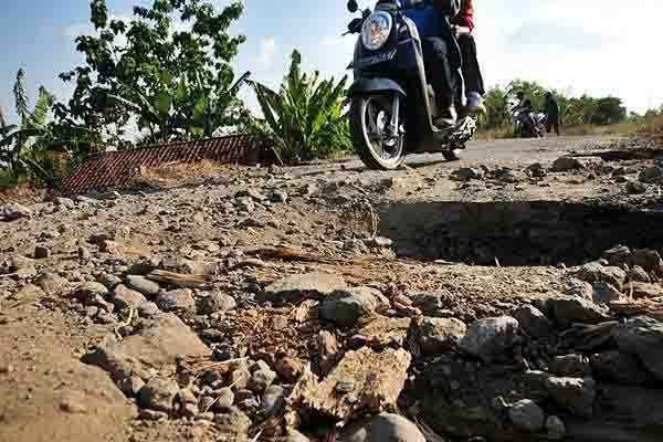 LANDASAN HUKUM : Inpres Muluskan Jalan Daerah