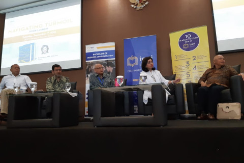 Buku "Navigating Turmoil" Menuai Respons Positif