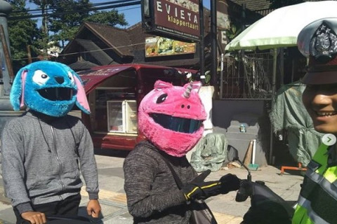 Tilang Helm Kartun, Beda Polantas Bandung & Semarang