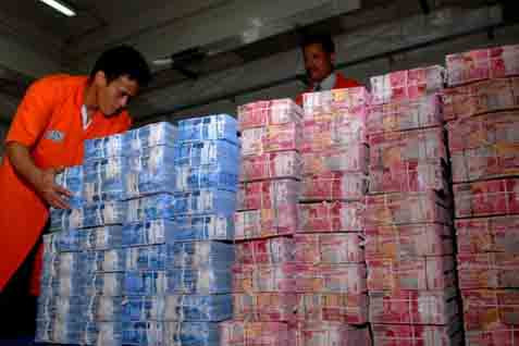 KABAR PASAR 12 NOVEMBER: Aset 13 Bank Terbesar Tumbuh Melambat, BUMN Rapatkan Barisan