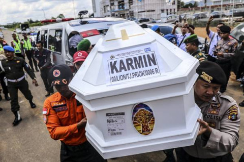 Equity Life Serahkan Klaim Asuransi Rp100 juta untuk Korban Pesawat Lion Air JT 610