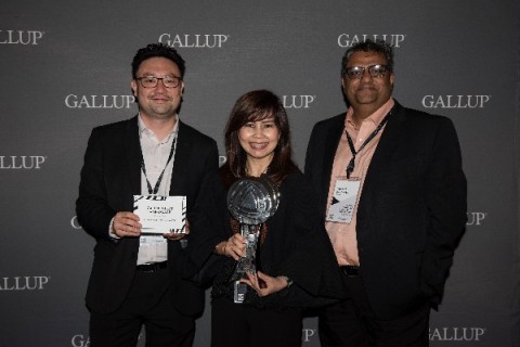 BCA Kembali Raih Gallup Great Workplace Award 