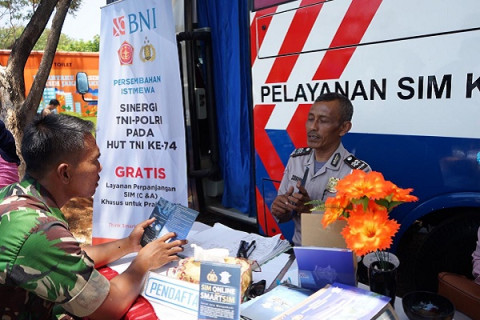 HUT ke-74 TNI POLRI Gandeng BNI Berikan Kado Special untuk Prajurit