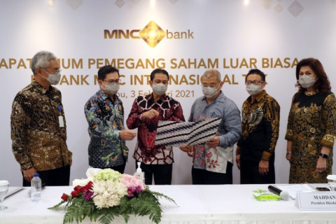 Top 5 News Finansial: Direktur MNC Bank Borong Saham hingga Pembukaan RDN BCA Tembus 1 Juta 