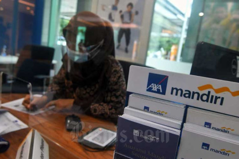 AXA Mandiri Serahkan Klaim untuk Nakes Covid-19 yang Gugur