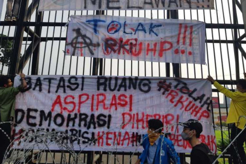 Unjuk Rasa RKUHP: Puan Tak Kunjung Datang, Massa Aksi Gigit Jari
