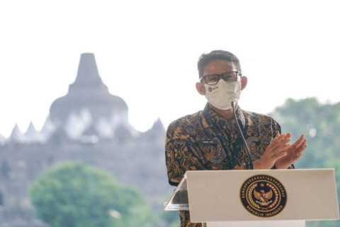 Sandiaga Uno Sambut Turis Asing Pertama yang Masuk ke RI pada 2023