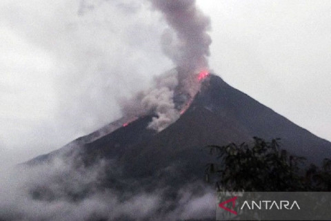 Gunung Karangetang Erupsi, Statusnya Siaga Level III