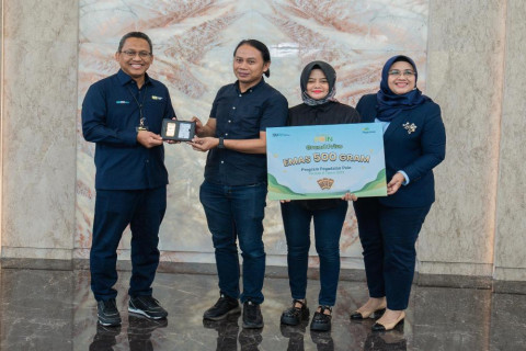 Pegadaian Hadiahkan 500 Gram Emas ke salah Satu Nasabahnya