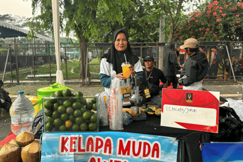 PNM Fasilitasi 50 Nasabah Mekaar Jualan di Stadion, Untung Berlipat!