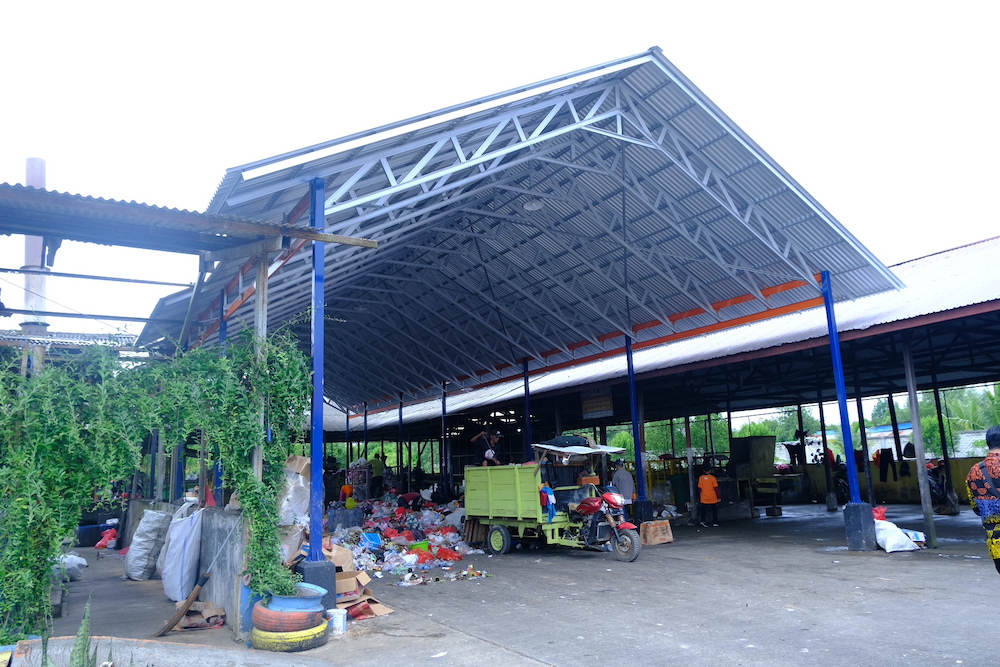 PT Pupuk Kalimantan Timur (Pupuk Kaltim) salurkan bantuan sarana prasarana pendukung pengelolaan sampah bagi kelompok binaan di TPST Bessai Berinta Kelurahan Bontang Kuala./JIBI-Istimewa