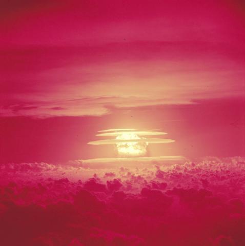 Sejarah Hari Ini: Amerika Uji Coba Nuklir Kekuatan 1.000 Kali Bom Hiroshima