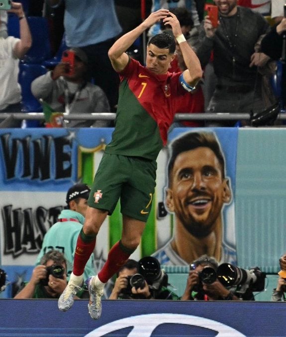 Kumpulan Meme Kocak Kemenangan Ronaldo, Messi Ikut Rayakan Selebrasi