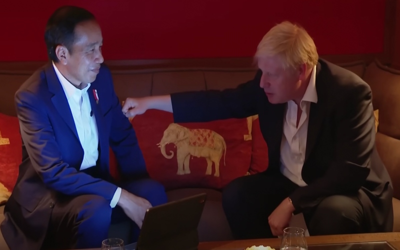 Boris Johnson 'Tinju' Jokowi, Ini Momen Akrab 9 Hari Sebelum Mundur dari PM Inggris
