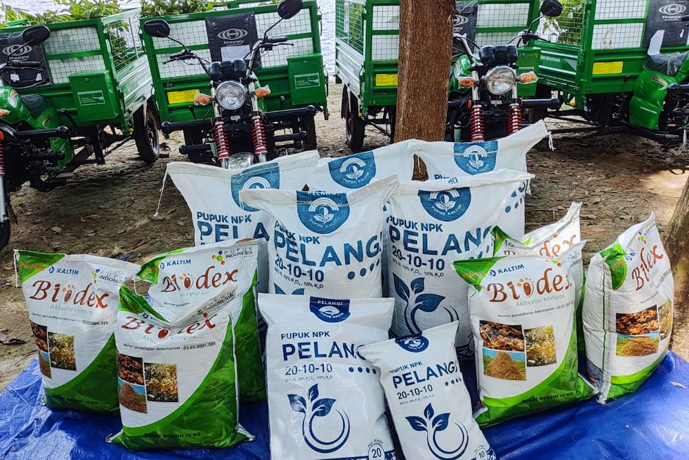 PT Pupuk Kalimantan Timur (Pupuk Kaltim) menyalurkan bantuan pupuk seberat 11 ton di Wisata Hutan Bambu Kota Balikpapan untuk meningkatkan kontribusi dalam mendorong optimalisasi perhutanan sosial./JIBI-Istimewa